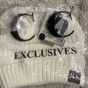 BNWT Cream CC ponytail Beanie